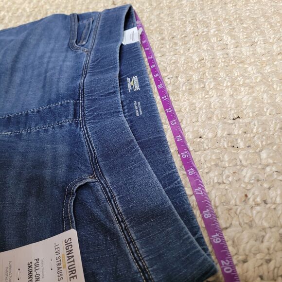 Levi 20S 35x23 Signature Gold Label Levi Strauss Totally Shaping Straight Capri - Picture 13 of 13